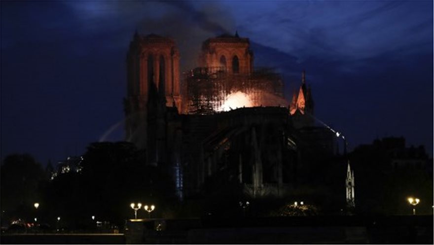 Παναγία των Παρισίων: Τεράστια καταστροφή - Σώθηκαν το κύριο κτίσμα και οι πύργοι - Φωτογραφία 7