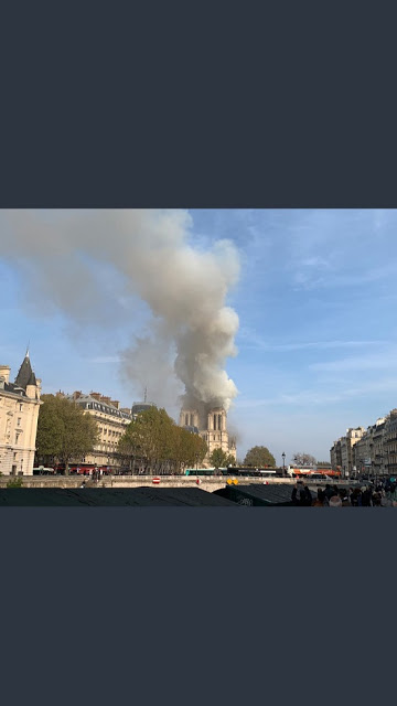 Nίκος Αλιάγας: Συγκλονίζει έξω από τη Notre Dame! Oι φωτογραφίες μέσα από τα μάτια του! - Φωτογραφία 4