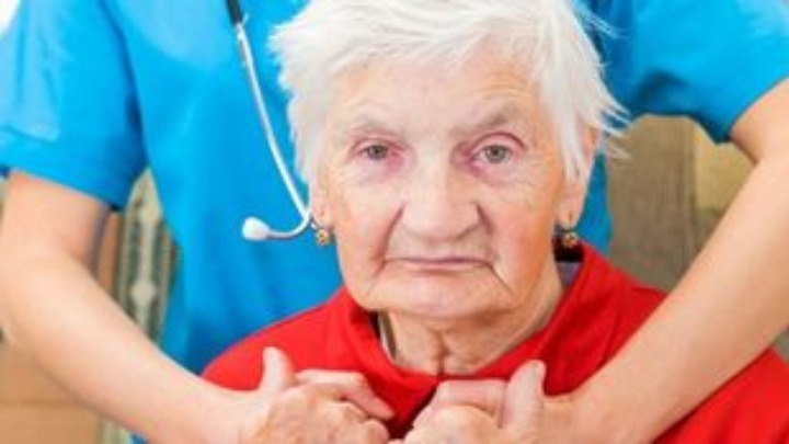 Η ευκολία στην εξαπάτηση των ηλικιωμένων μπορεί να αποτελεί πρώιμο σύμπτωμα της νόσου Αλτσχάιμερ - Φωτογραφία 1