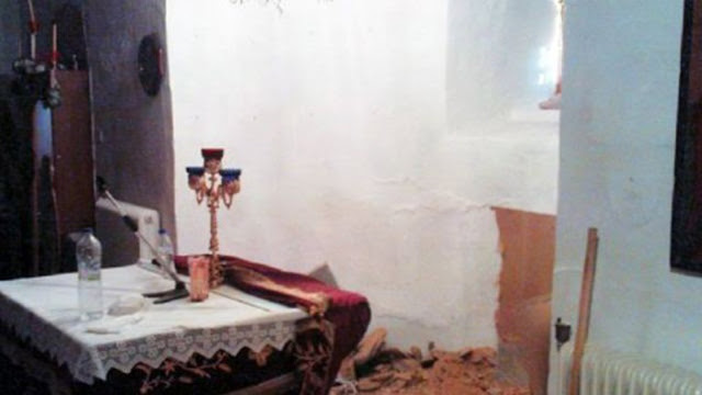 «Χρυσοθήρες» έσκαψαν το Ιερό εκκλησίας στην Αμφίκλεια για να βρουν θησαυρό! - Φωτογραφία 1