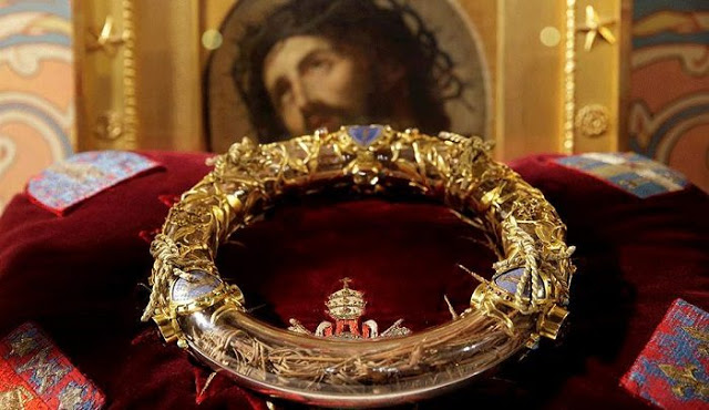 Παναγία των Παρισίων: Διασώθηκε το ακάνθινο στεφάνι του Χριστού - Φωτογραφία 1