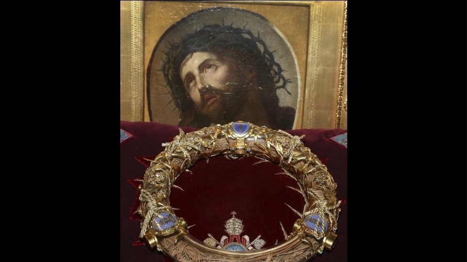 Παναγία των Παρισίων: Ο ιερέας – ήρωας που έσωσε το Ακάνθινο Στεφάνι του Ιησού - Φωτογραφία 1