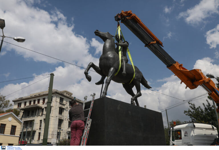 Άγαλμα του Μεγάλου Αλεξάνδρου τοποθετήθηκε στο κέντρο της Αθήνας [pics] - Φωτογραφία 1