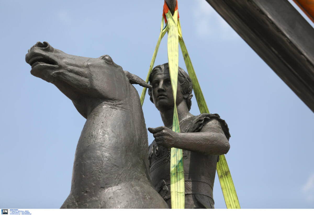 Άγαλμα του Μεγάλου Αλεξάνδρου τοποθετήθηκε στο κέντρο της Αθήνας [pics] - Φωτογραφία 3
