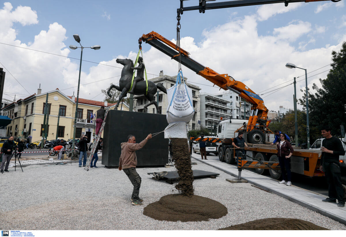 Άγαλμα του Μεγάλου Αλεξάνδρου τοποθετήθηκε στο κέντρο της Αθήνας [pics] - Φωτογραφία 4