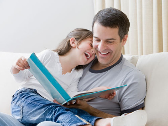 Ερευνητές εξηγούν γιατί είναι σημαντικό να διαβάζουν οι γονείς παραμύθια στα παιδιά τους - Φωτογραφία 1