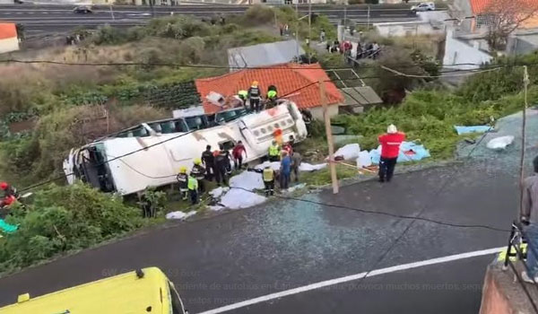 Πολύνεκρο δυστύχημα με λεωφορείο στην Πορτογαλία (video) - Φωτογραφία 1