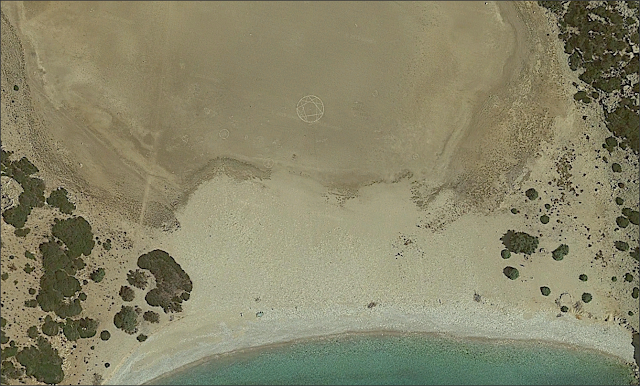 Η μυστηριώδης παραλία της Τρυπητής στη Γαύδο και το παράξενο σύμβολο - Φωτογραφία 6
