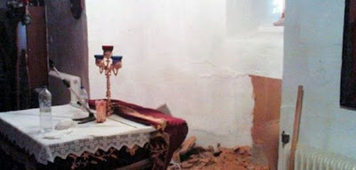 Χρυσοθήρες έσκαψαν για θησαυρό ...μέσα στο Ιερό εκκλησίας - Φωτογραφία 1