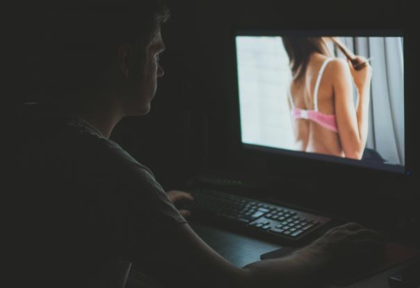 Βρετανικό μπλόκο στο διαδικτυακό πορνό - Δεν θα έχουν πρόσβαση ανήλικοι - Φωτογραφία 1