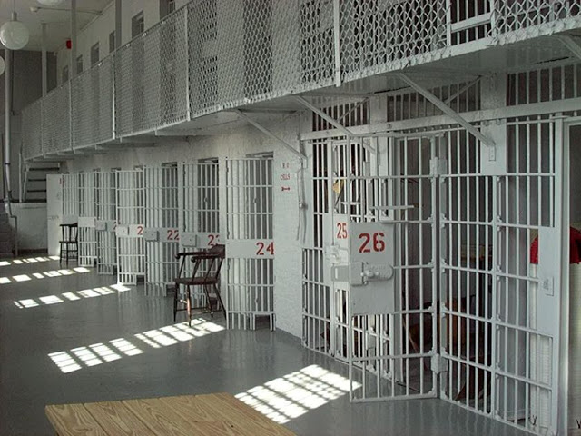 Έφοδος της ΕΛ.ΑΣ. στις φυλακές Αυλώνα - Τί εντοπίστηκε - Φωτογραφία 1