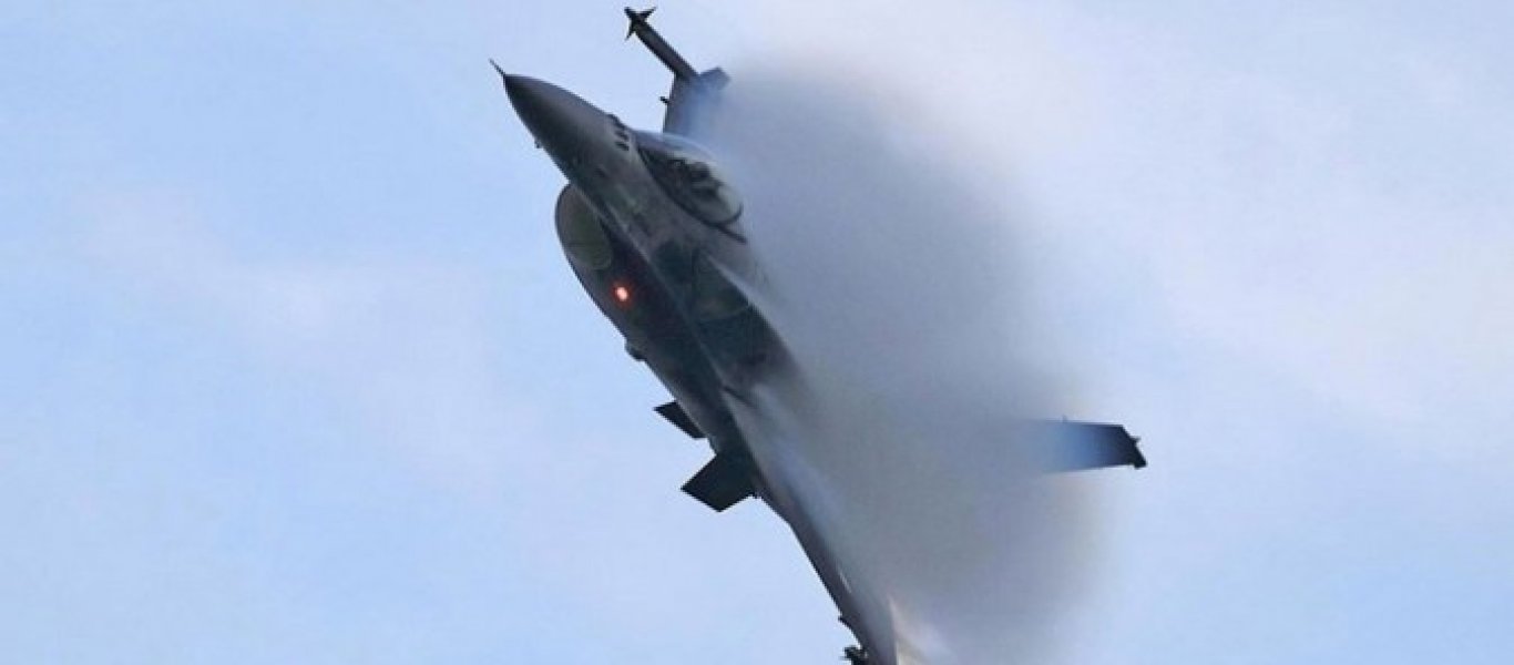 «Κόλαση» στο Αιγαίο: Πέντε αερομαχίες με οπλισμένα μαχητικά - Φωτογραφία 1