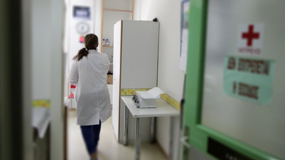 Έρευνα - σοκ: Οι Έλληνες δεν πάνε στον γιατρό γιατί δεν έχουν να πληρώσουν - Φωτογραφία 1