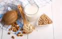 Γάλα αμυγδάλου vs γάλα σόγιας: Τα υπέρ και τα κατά για την υγεία σας