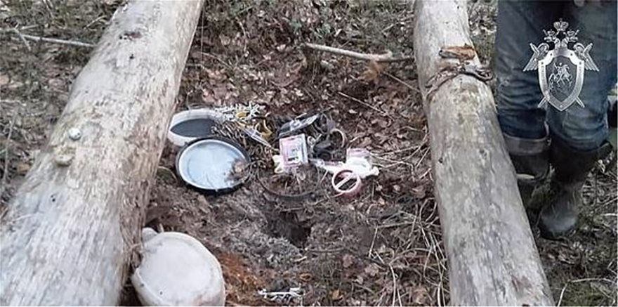 Σκελετός «επίδοξου Χουντίνι» βρέθηκε δεμένος σε δέντρο με χειροπέδες μπροστά σε κάμερα! - Φωτογραφία 4