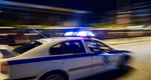 Περιπολικό πέφτει σε... περίπτερο κατά τη διάρκεια καταδίωξης στη Θεσσαλονίκη (video) - Φωτογραφία 1