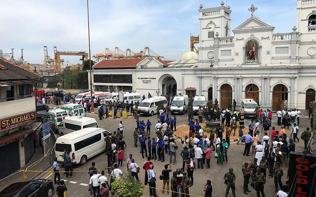 Σρι Λάνκα: 42 νεκροί και εκατοντάδες από εκρήξεις σε τρεις εκκλησίες και σε τρία ξενοδοχεία (φωτογραφίες) - Φωτογραφία 1