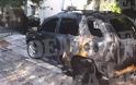 Τρόμος τα ξημερώματα στον Καρέα - Άγνωστοι έκαψαν αυτοκίνητα και μηχανές