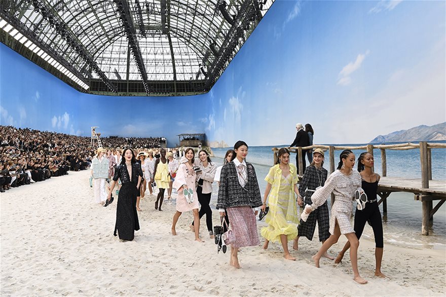Ο οίκος Fendi διοργανώνει επίδειξη μόδας στη Σαγκάη ως φόρο τιμής στον Καρλ Λάγκερφελντ - Φωτογραφία 3