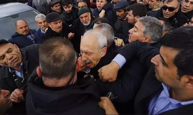 Τουρκία: Αγρια επίθεση στον αρχηγό της αντιπολίτευσης στην Αγκυρα (βίντεο - φωτογραφίες) - Φωτογραφία 2