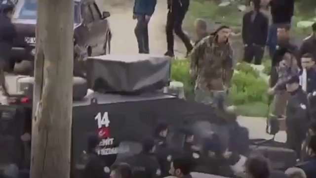Τουρκία: Αγρια επίθεση στον αρχηγό της αντιπολίτευσης στην Αγκυρα (βίντεο - φωτογραφίες) - Φωτογραφία 5
