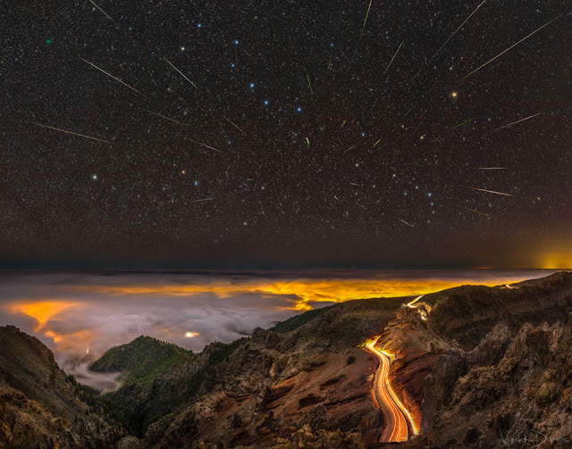 Meteors, Comet, and Big Dipper over La Palma - Φωτογραφία 1