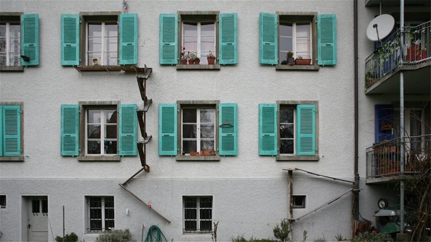 Λύνουν και το τελευταίο τους πρόβλημα οι Ελβετοί: Φτιάχνουν σκάλες για να ανεβαίνουν οι γάτες στα κεραμίδια - Φωτογραφία 6