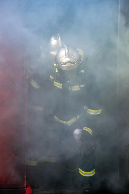 Εκπαίδευση υπαλλήλων της ΔΙ.Π.Υ.Ν. Βοιωτίας στον εξομοιωτή συνθηκών πυρκαγιάς του Π.Σ. – Firedragon - Φωτογραφία 1