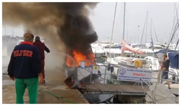 Πυρκαγιά σε σκάφος στη Μαρίνα Καλλιθέας... - Φωτογραφία 1