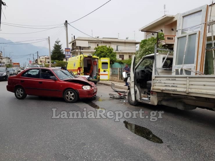 Σοβαρό τροχαίο στη Λαμία - Στο Νοσοκομείο ένας τραυματίας - Φωτογραφία 2