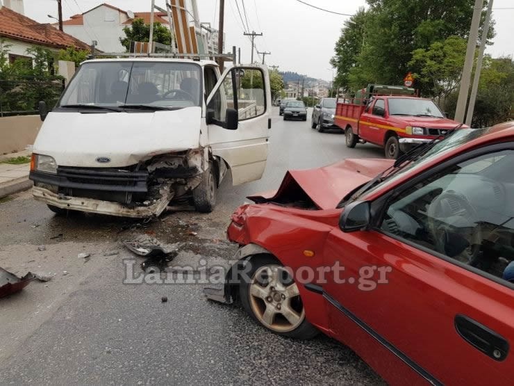 Σοβαρό τροχαίο στη Λαμία - Στο Νοσοκομείο ένας τραυματίας - Φωτογραφία 3