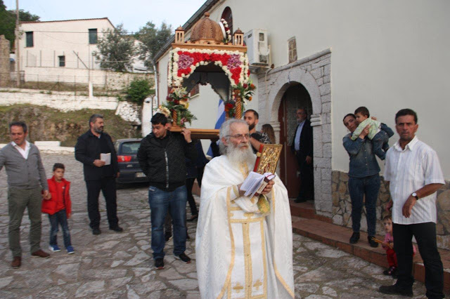 Στολισμός και περιφορά επιταφίου στο Αγράμπελο - Φωτογραφία 46