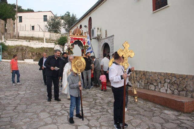 Στολισμός και περιφορά επιταφίου στο Αγράμπελο - Φωτογραφία 47