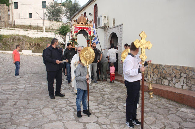 Στολισμός και περιφορά επιταφίου στο Αγράμπελο - Φωτογραφία 48