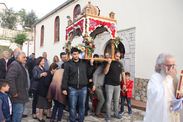 Στολισμός και περιφορά επιταφίου στο Αγράμπελο - Φωτογραφία 51