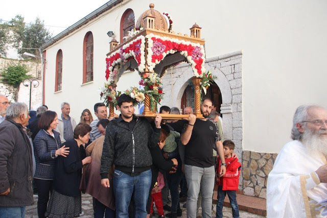 Στολισμός και περιφορά επιταφίου στο Αγράμπελο - Φωτογραφία 52