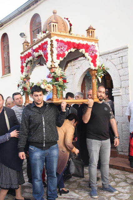 Στολισμός και περιφορά επιταφίου στο Αγράμπελο - Φωτογραφία 53