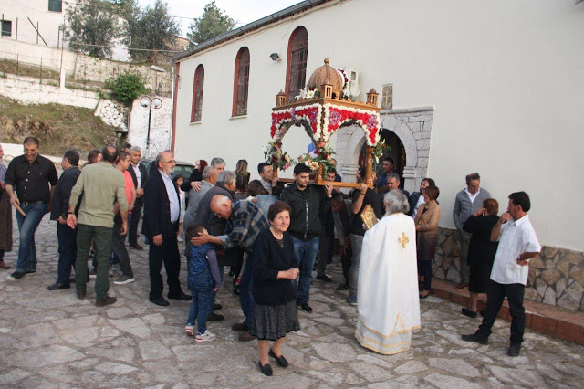 Στολισμός και περιφορά επιταφίου στο Αγράμπελο - Φωτογραφία 55