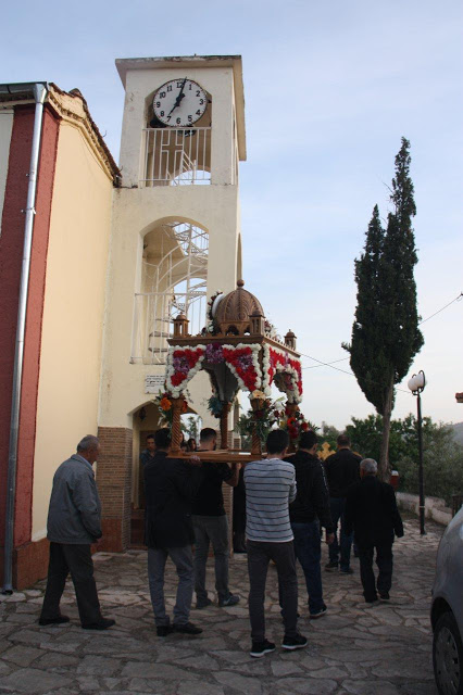 Στολισμός και περιφορά επιταφίου στο Αγράμπελο - Φωτογραφία 67