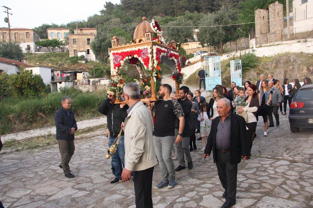 Στολισμός και περιφορά επιταφίου στο Αγράμπελο - Φωτογραφία 74