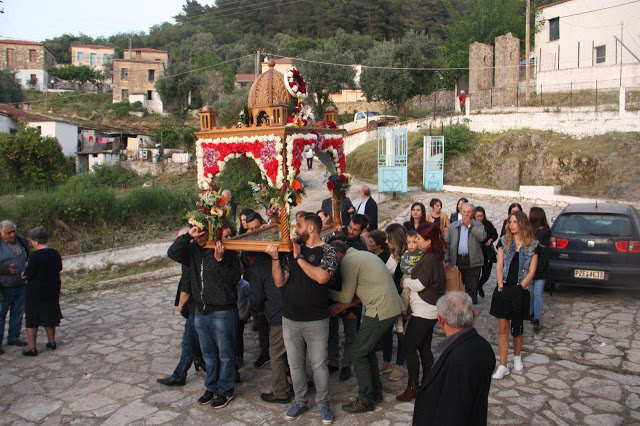 Στολισμός και περιφορά επιταφίου στο Αγράμπελο - Φωτογραφία 77