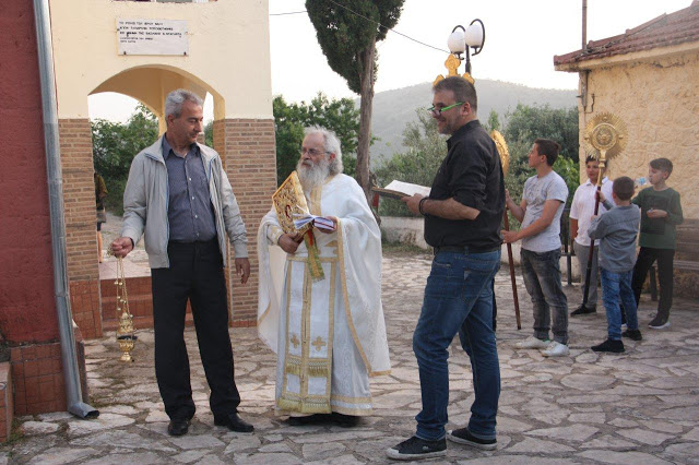 Στολισμός και περιφορά επιταφίου στο Αγράμπελο - Φωτογραφία 86