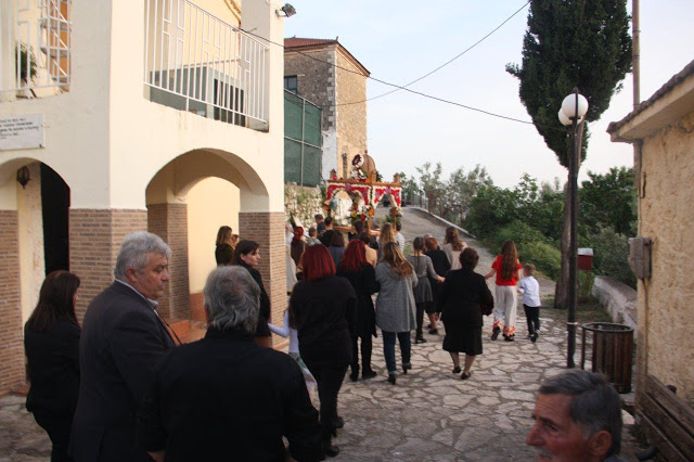 Στολισμός και περιφορά επιταφίου στο Αγράμπελο - Φωτογραφία 94