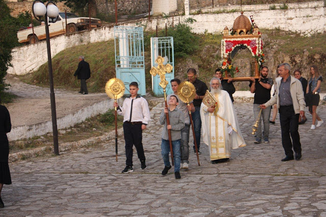 Στολισμός και περιφορά επιταφίου στο Αγράμπελο - Φωτογραφία 95