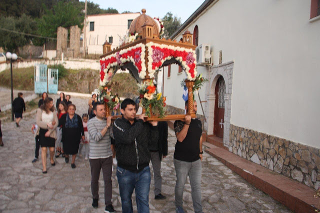 Στολισμός και περιφορά επιταφίου στο Αγράμπελο - Φωτογραφία 99