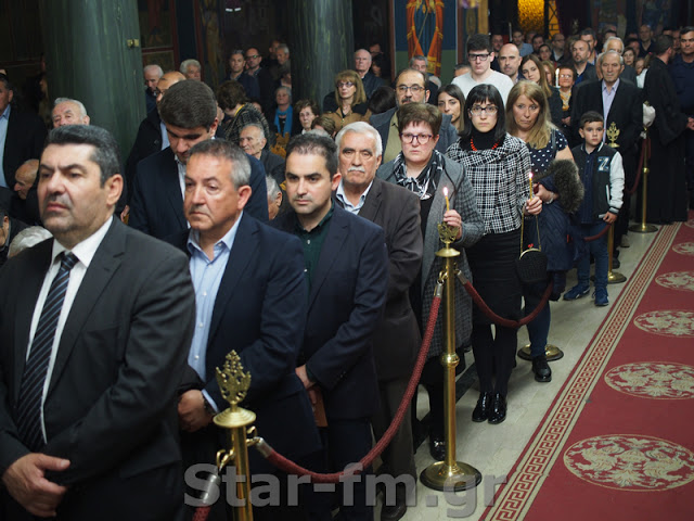 Grevena TV || Η περιφορά του Επιτάφιου (2019) της Μητρόπολης Γρεβενών (εικόνες +video) - Φωτογραφία 11