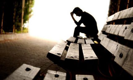 Κατάθλιψη: Τα σημάδια που δείχνουν ότι αγγίζει τις σκέψεις αυτοκτονίας - Φωτογραφία 1