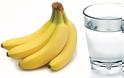 Μία μπανάνα και ένα ποτήρι ζεστό νερό κάνουν το πιο υγιεινό πρωινό