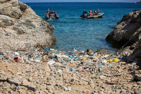 Έλληνας καθηγητής κρούει τον κώδωνα του κινδύνου για τη μόλυνση των ελληνικών θαλασσών! - Φωτογραφία 3