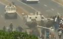 Στα πρόθυρα εμφυλίου η Βενεζουέλα - Όχημα της Εθνοφρουράς παρέσυρε διαδηλωτές (video)
